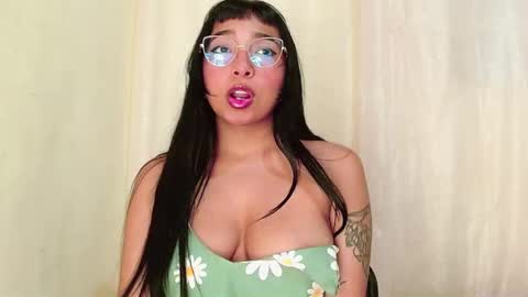 Snapshot of sweetkairi chatting on 19, 11, 2025 mishel online show from 19, 11, 2025