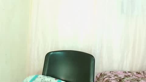 Snapshot of sweetkairi chatting on 4, 12, 2025 mishel online show from 4, 12, 2025