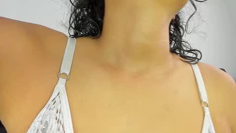 Snapshot of sweetlesbianseduction chatting on 23, 4, 2026 Azulandvioleta online show from 23, 4, 2026