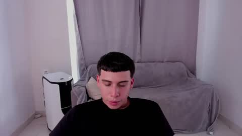 Snapshot of sweetlian_04 chatting on 15, 2, 2025 Lian online show from 15, 2, 2025