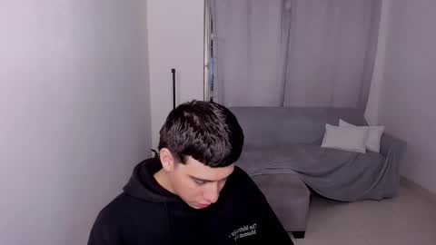 Snapshot of sweetlian_04 chatting on 27, 2, 2025 Lian online show from 27, 2, 2025