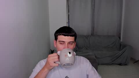 Snapshot of sweetlian_04 chatting on 2, 3, 2025 Lian online show from 2, 3, 2025