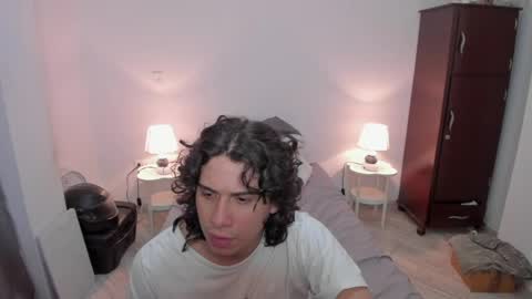 Snapshot of sweetlian_04 chatting on 1, 4, 2026 Lian online show from 1, 4, 2026