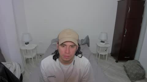 Snapshot of sweetlian_04 chatting on 15, 4, 2026 Lian online show from 15, 4, 2026