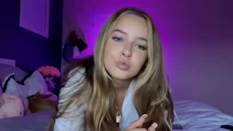 Dolly online show from 16, 2, 2026