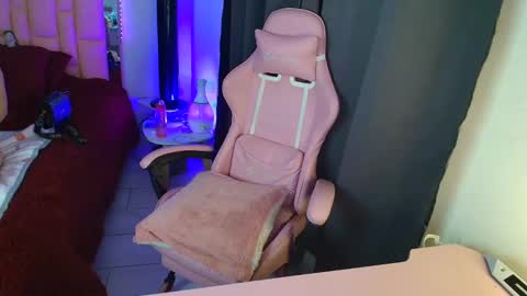 Snapshot of sweetlune chatting on 5, 1, 2025 SweetLune online show from 5, 1, 2025
