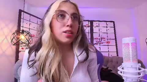Snapshot of sweetlyundone chatting on 6, 7, 2026 sweetlyundone online show from 6, 7, 2026
