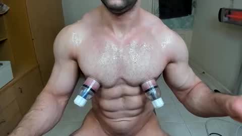 Snapshot of sweetmuscles_boy chatting on 27, 10, 2025 Lorenzo online show from 27, 10, 2025