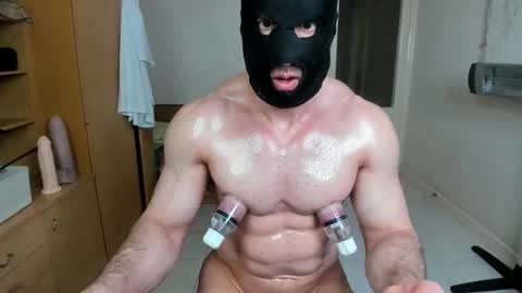Snapshot of sweetmuscles_boy chatting on 20, 5, 2026 Lorenzo online show from 20, 5, 2026