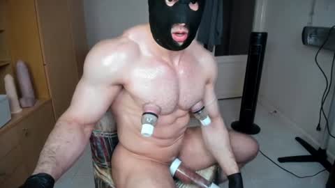Snapshot of sweetmuscles_boy chatting on 23, 6, 2026 Lorenzo online show from 23, 6, 2026