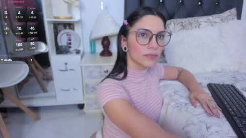 Snapshot of sweetnicky1 chatting on 5, 1, 2026 sweetnicky1 online show from 5, 1, 2026