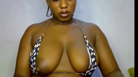 Snapshot of sweetpetitgirl chatting on 1, 3, 2026 LILY BRANDY online show from 1, 3, 2026