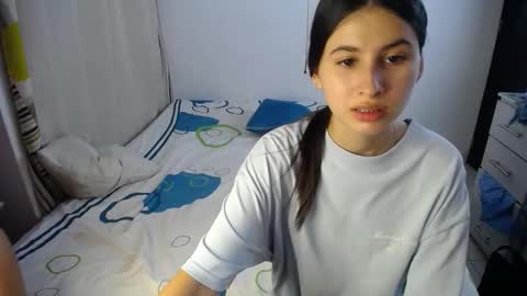 Snapshot of sweetpink1_ chatting on 4, 10, 2025 Caro Lily online show from 4, 10, 2025