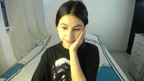 Snapshot of sweetpink1_ chatting on 5, 10, 2025 Caro Lily online show from 5, 10, 2025