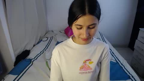 Snapshot of sweetpink1_ chatting on 31, 10, 2025 Caro Lily online show from 31, 10, 2025