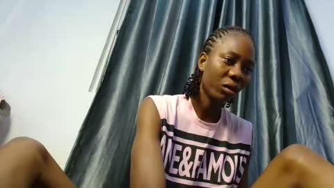 Snapshot of sweetpussy135 chatting on 11, 10, 2025 slim ivy online show from 11, 10, 2025