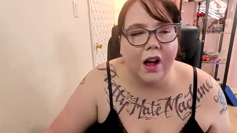 Snapshot of sweetsapphics chatting on 19, 11, 2025 ruby and scarlet online show from 19, 11, 2025