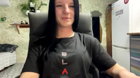 Snapshot of sweetshy99 chatting on 1, 4, 2026 Sweet Shy online show from 1, 4, 2026