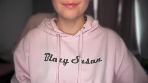 Snapshot of sweetssmashed chatting on 24, 10, 2025 sweetssmashed online show from 24, 10, 2025