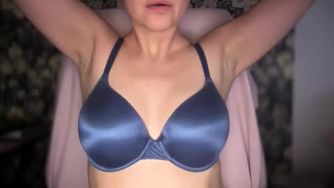 Snapshot of sweetssmashed chatting on 3, 11, 2025 sweetssmashed online show from 3, 11, 2025