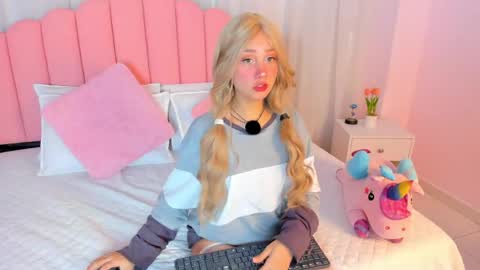 Snapshot of sweett_fire chatting on 15, 4, 2026 sweett_fire online show from 15, 4, 2026