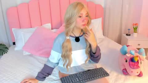 Snapshot of sweett_fire chatting on 15, 4, 2026 sweett_fire online show from 15, 4, 2026