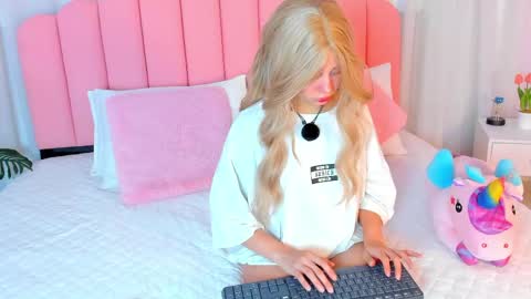 Snapshot of sweett_fire chatting on 18, 4, 2026 sweett_fire online show from 18, 4, 2026