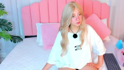 Snapshot of sweett_fire chatting on 18, 4, 2026 sweett_fire online show from 18, 4, 2026