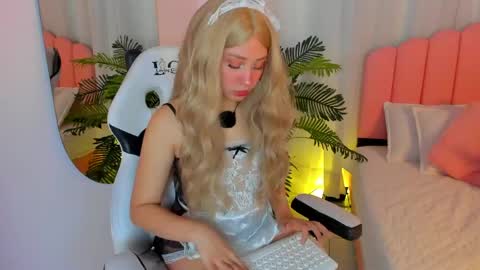 Snapshot of sweett_fire chatting on 23, 4, 2026 sweett_fire online show from 23, 4, 2026