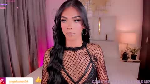 Snapshot of sweett_shinexx chatting on 19, 4, 2026 angel online show from 19, 4, 2026