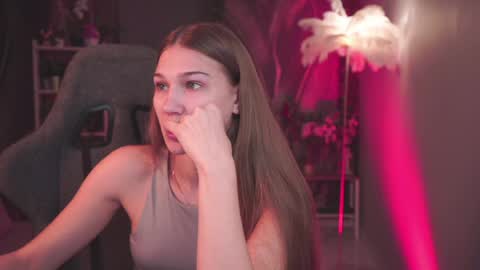 Snapshot of sweety_emilya chatting on 15, 4, 2026 Emily online show from 15, 4, 2026