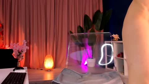 Snapshot of sweetyfit chatting on 14, 11, 2025 Leya online show from 14, 11, 2025