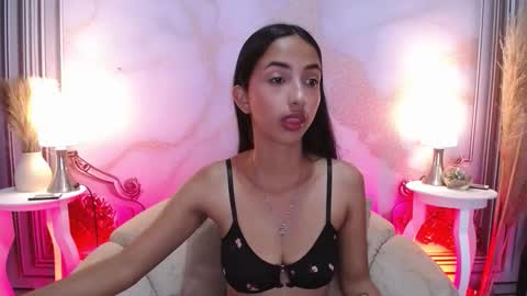 Snapshot of sweetylally chatting on 23, 9, 2025 LAURA online show from 23, 9, 2025