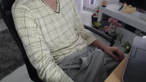 Snapshot of swetlittleboy4u chatting on 25, 11, 2025 SwetLittleBoy4u online show from 25, 11, 2025