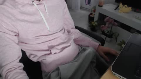 Snapshot of swetlittleboy4u chatting on 27, 11, 2025 SwetLittleBoy4u online show from 27, 11, 2025