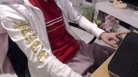 Snapshot of swetlittleboy4u chatting on 2, 12, 2025 SwetLittleBoy4u online show from 2, 12, 2025