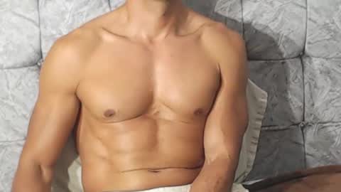 Snapshot of swimmer_summer chatting on 18, 11, 2025 ------- Hi Im Willy follow me do not forget to put the thumb up online show from 18, 11, 2025