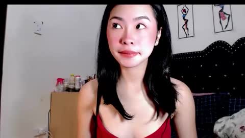 Snapshot of swt_asianholly chatting on 5, 12, 2025 Holly online show from 5, 12, 2025
