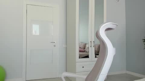 Mila online show from 18, 10, 2025