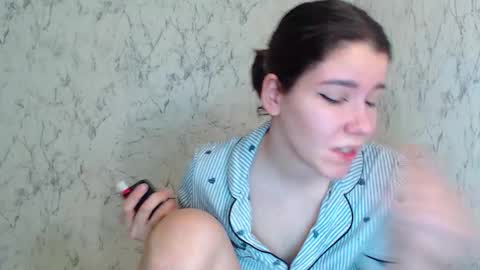 Snapshot of syrendixon chatting on 18, 12, 2025 SyrenDixon online show from 18, 12, 2025