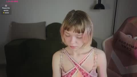 Snapshot of t1nker_bell chatting on 11, 6, 2026 Alice online show from 11, 6, 2026