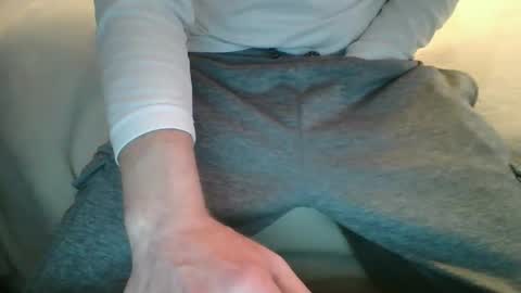 Snapshot of t8xxx3 chatting on 9, 3, 2025 t8xxx3 online show from 9, 3, 2025