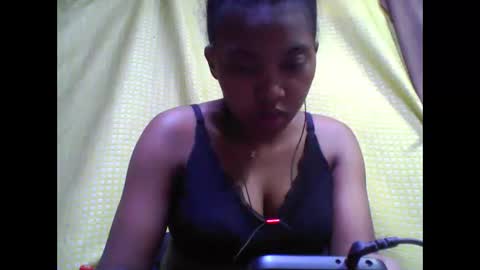 Snapshot of tahiriniah chatting on 10, 9, 2025 tahiriniah online show from 10, 9, 2025