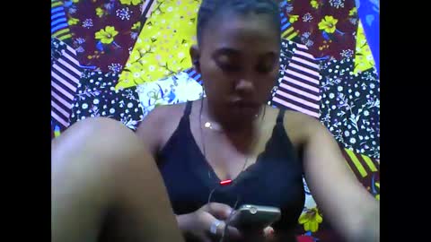 Snapshot of tahiriniah chatting on 12, 11, 2025 tahiriniah online show from 12, 11, 2025