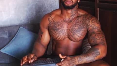 Snapshot of tairontucke chatting on 5, 1, 2025 Tairon Tucke online show from 5, 1, 2025