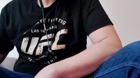 Snapshot of tallboy77eu chatting on 4, 3, 2025 Aligator online show from 4, 3, 2025