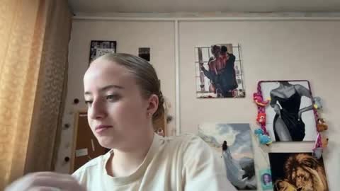 Snapshot of tamiecaimi chatting on 15, 4, 2026 Karina online show from 15, 4, 2026