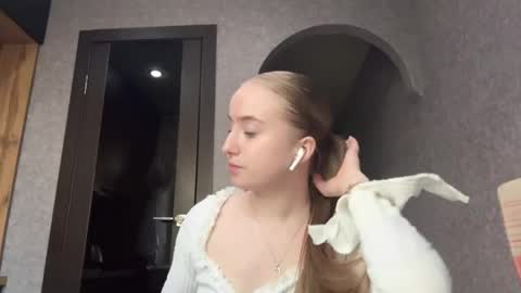 Snapshot of tamiecaimi chatting on 29, 4, 2026 Karina online show from 29, 4, 2026