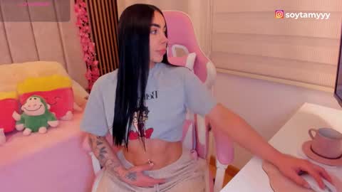 Snapshot of tammy_w chatting on 22, 12, 2025 Tammy online show from 22, 12, 2025