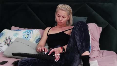 Snapshot of taniyagrey chatting on 5, 3, 2026 tanyaGrey online show from 5, 3, 2026